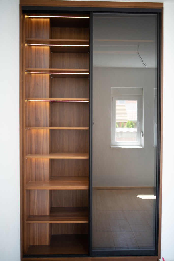 How to Choose Interior Door Finishes for Warm Minimalist Interiors